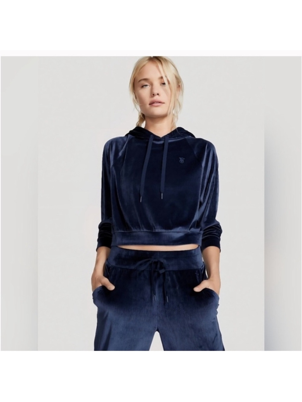 Victoria’s Secret Women's Navy Velvet Cropped Hoodie